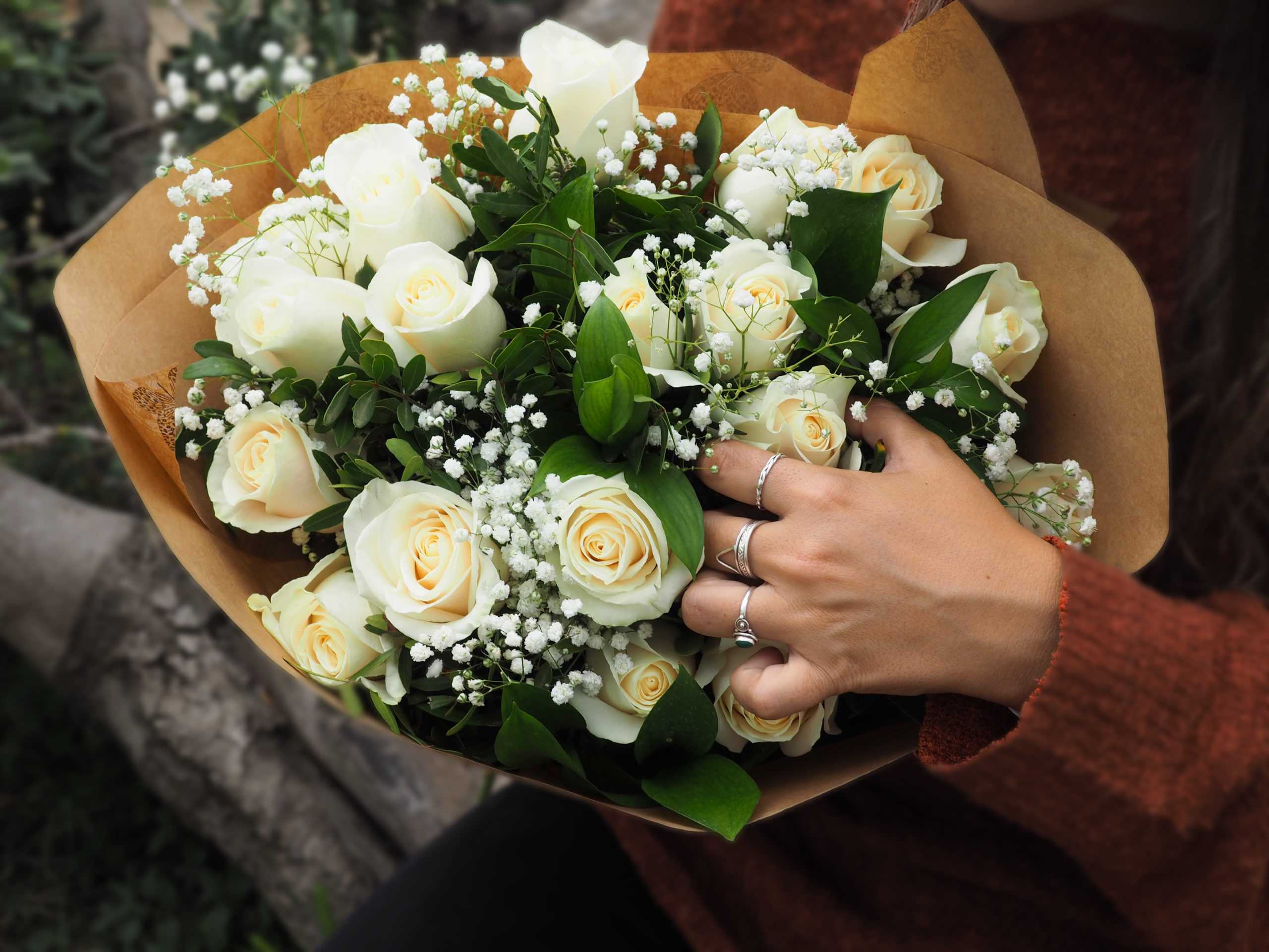 Ramo de flores CAsablanca con rosas blancas - 12 rosas blancas