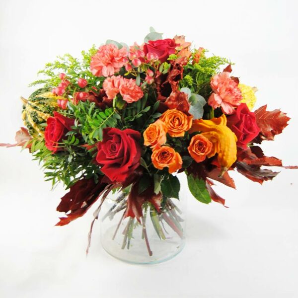 Composicion De Flores Con Rosas Rojas, Claveles, Gerberas, Solidago, Y Calabazas - Originalflor