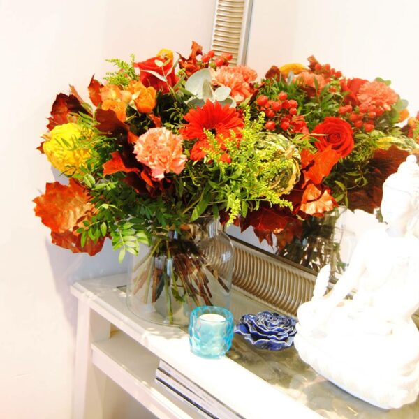 Ramo De Flores Con 3 Calabazas, Rosas Rojas, Claveles, Gerbera, Hojas De Roble - Orignialflor