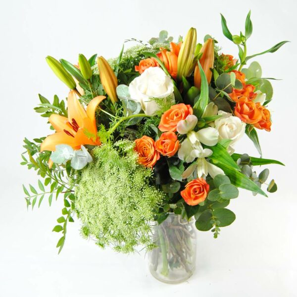 Ramo De Flores Con Animagus, Ramificada Naranja (20 Flores), Rosas Blancas, Astromelia Blanca, Lilium Naranja