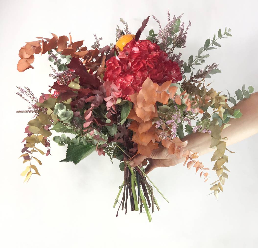 enviar Ramo de flores con hortensias, calabazas, eucalipto, brezos, hojas de roble - Originalflor