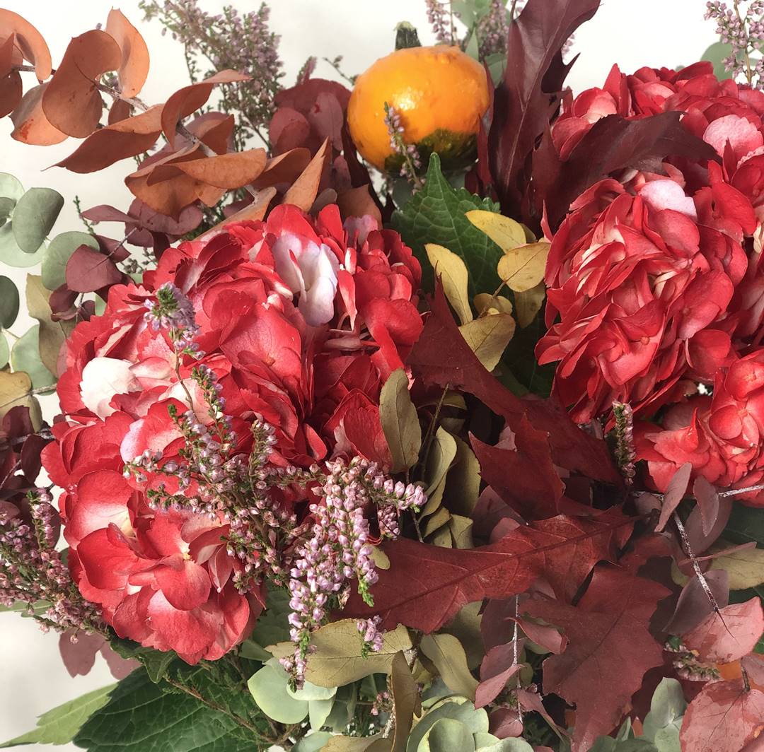 composicion Ramo de flores con hortensias, calabazas, eucalipto, brezos, hojas de roble - Originalflor