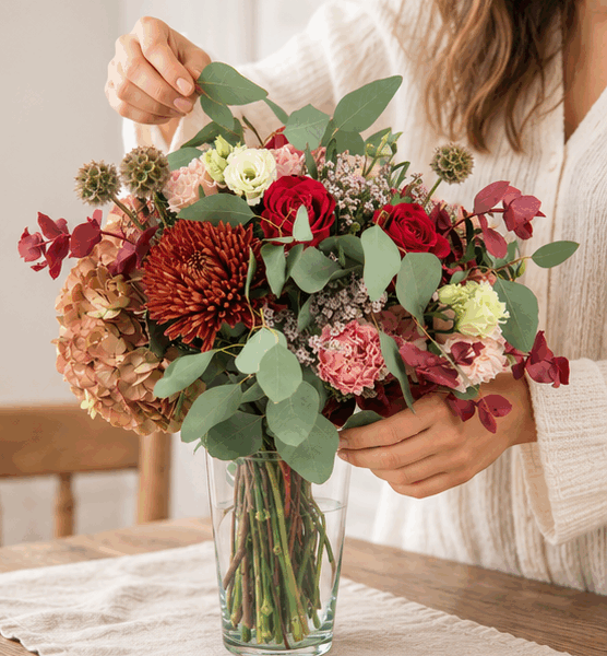 Ramo de rosas rojas y hortensias Dolce Amore. Envío de flores a domicilio en 24 horas.